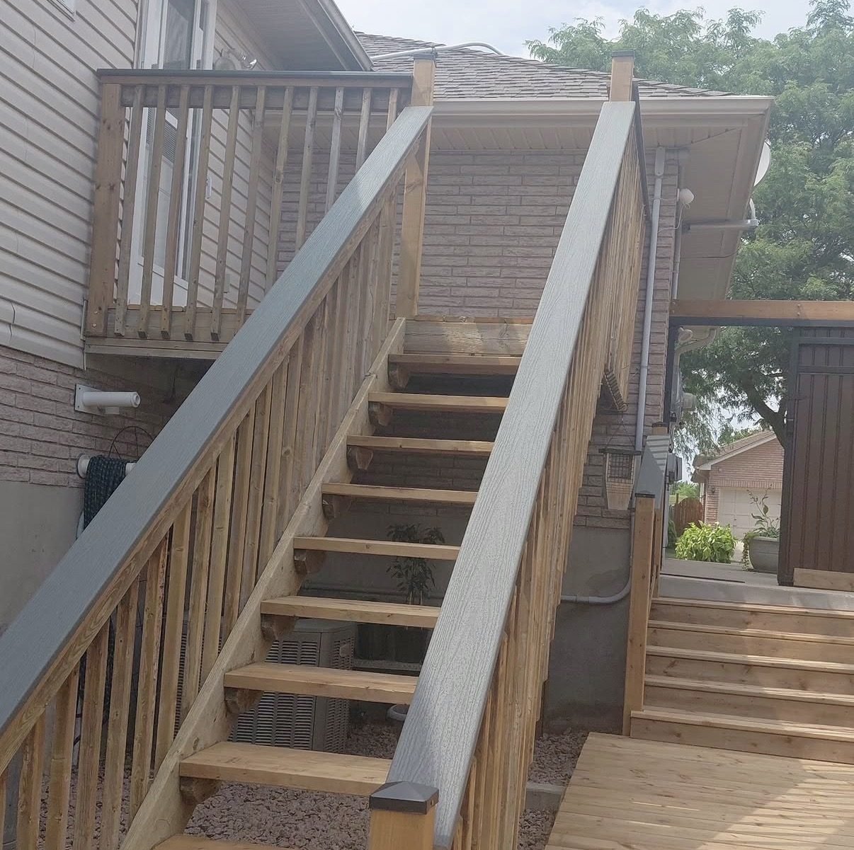 Deck staircase with grey composite railing