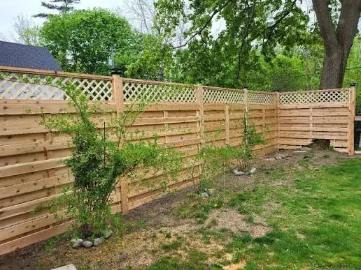Horizontal board fence with a lattice top